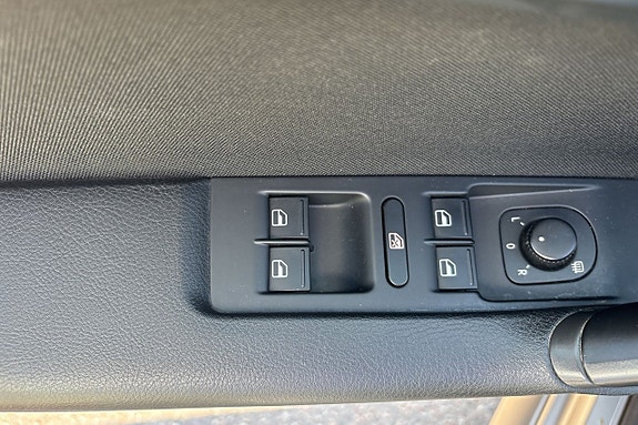 Volkswagen Passat 11 of 17