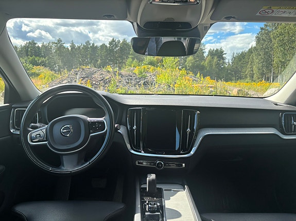 Volvo V60 Cross Country 3 of 5