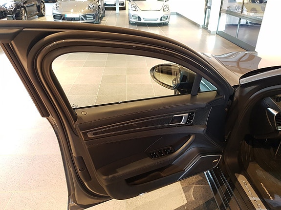 Porsche Panamera Turbo 7 of 11