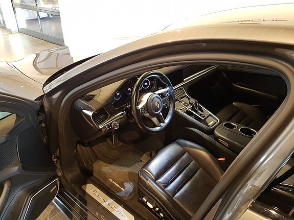 Porsche Panamera Turbo 6 of 11