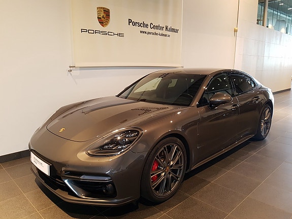 Porsche Panamera Turbo 2 of 11