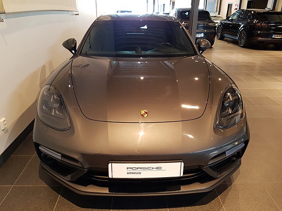 Porsche Panamera Turbo 3 of 11