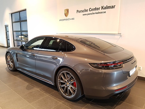 Porsche Panamera Turbo 4 of 11