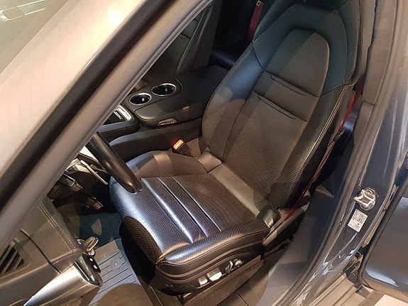 Porsche Panamera Turbo 9 of 11