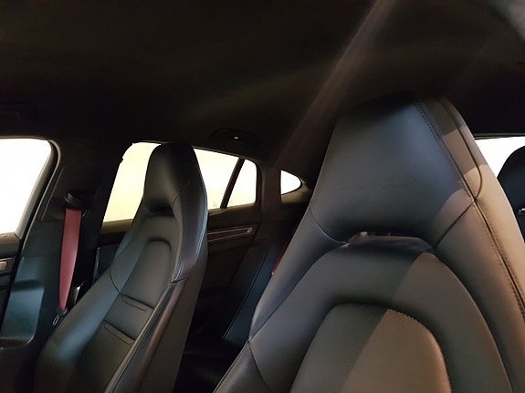 Porsche Panamera Turbo 10 of 11