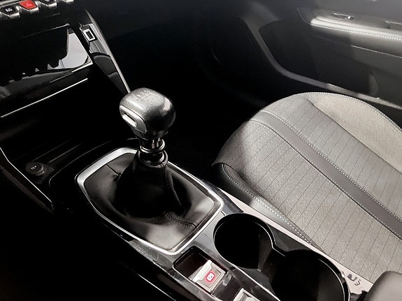 Peugeot 208 10 of 15