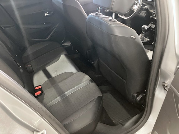 Peugeot 208 12 of 15