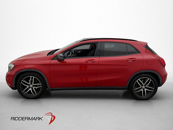 Mercedes-Benz GLA200 4 of 30