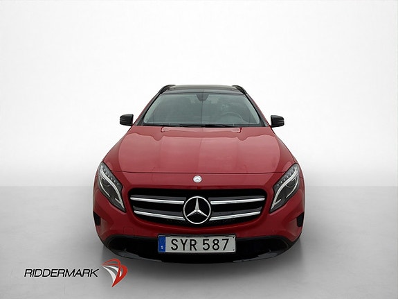 Mercedes-Benz GLA200 2 of 30