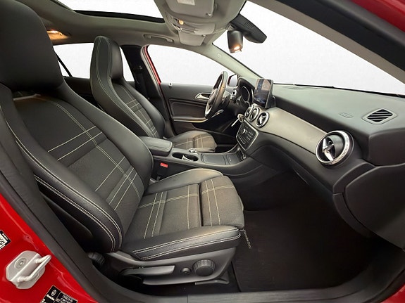 Mercedes-Benz GLA200 23 of 30