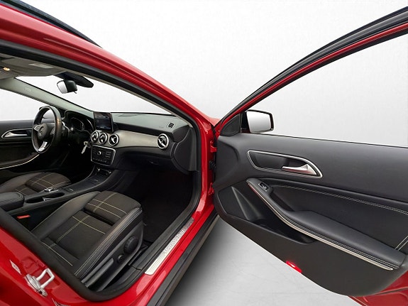 Mercedes-Benz GLA200 24 of 30
