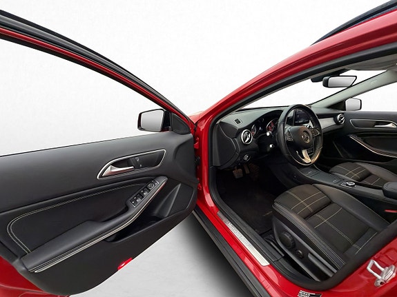 Mercedes-Benz GLA200 9 of 30