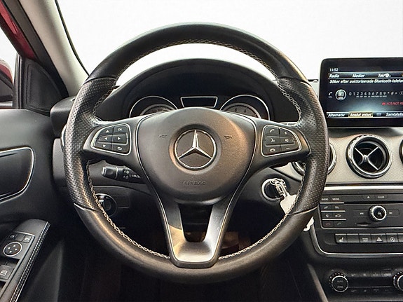 Mercedes-Benz GLA200 11 of 30
