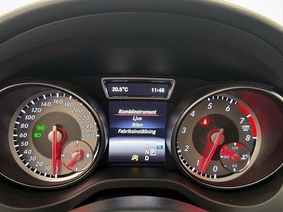 Mercedes-Benz GLA200 15 of 30