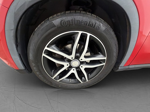 Mercedes-Benz GLA200 27 of 30