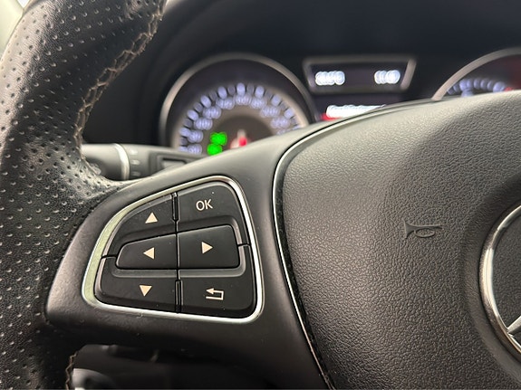 Mercedes-Benz GLA200 14 of 30
