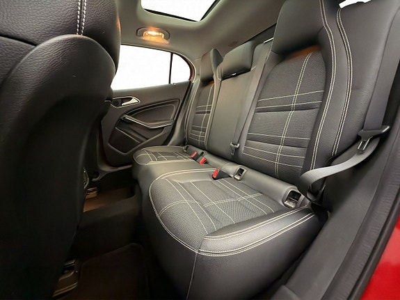 Mercedes-Benz GLA200 25 of 30