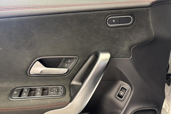 Mercedes-Benz CLA250 e 25 of 25