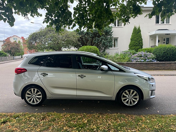 Kia Carens 4 of 13