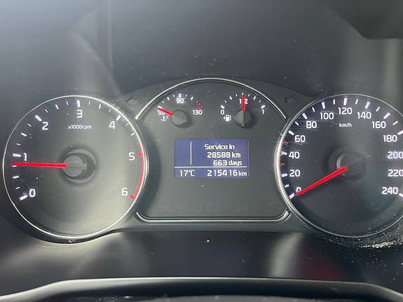 Kia Carens 7 of 13