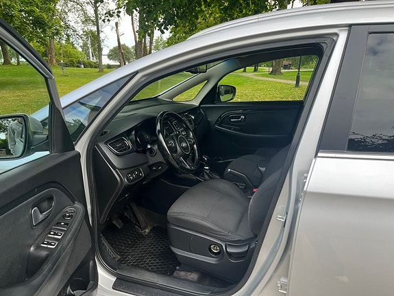 Kia Carens 9 of 13