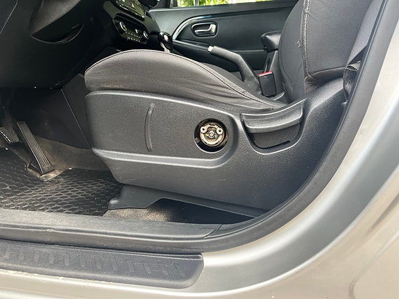 Kia Carens 11 of 13