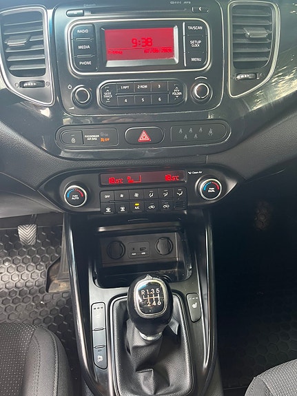 Kia Carens 8 of 13