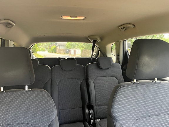 Kia Carens 10 of 13