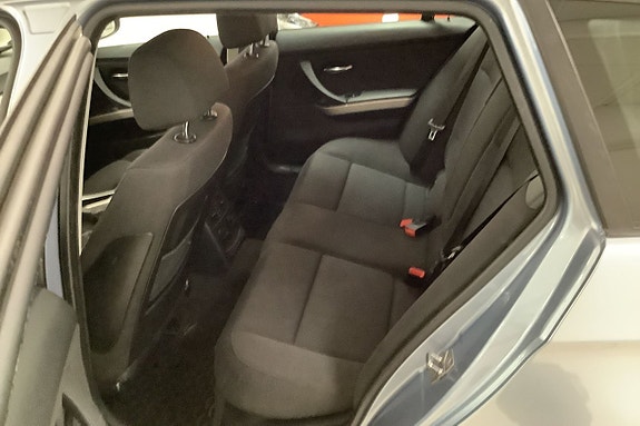 BMW 318d 9 of 15