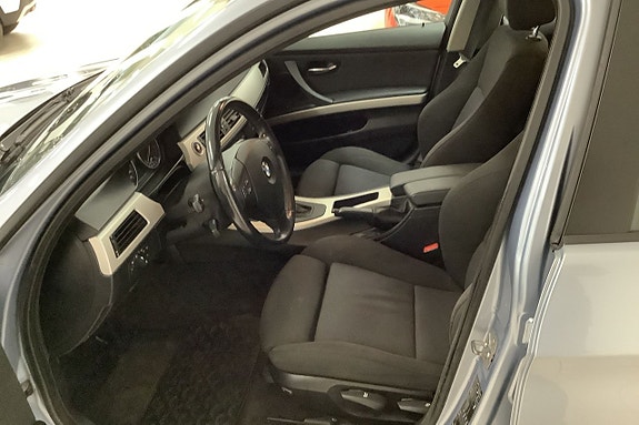 BMW 318d 8 of 15
