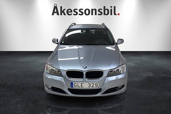 BMW 318d 2 of 15