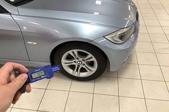 BMW 318d 14 of 15