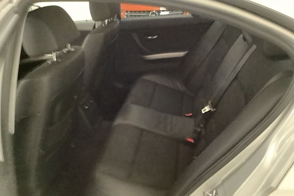 BMW 318d 8 of 14