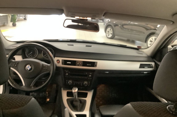 BMW 318d 9 of 14