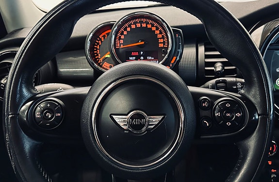 MINI Cooper 12 of 12