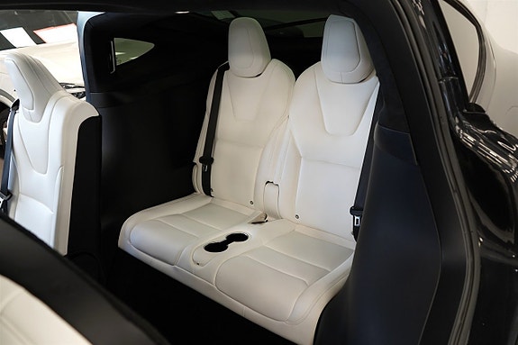 Tesla Model X 13 of 26