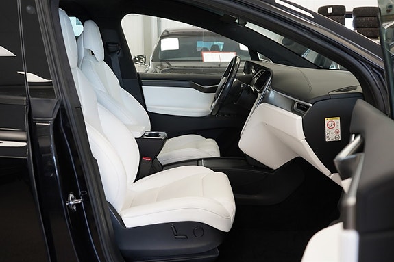 Tesla Model X 11 of 26