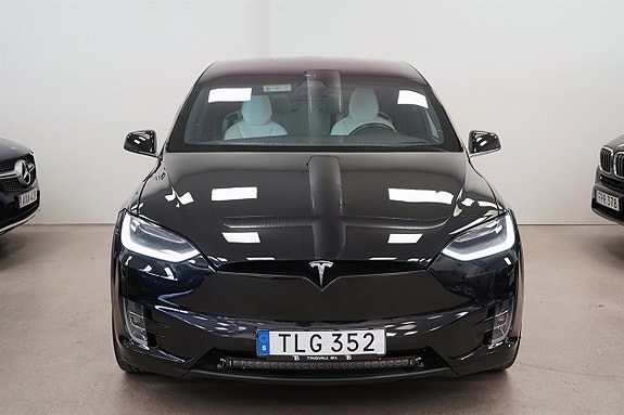 Tesla Model X 7 of 26