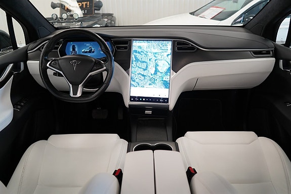 Tesla Model X 15 of 26