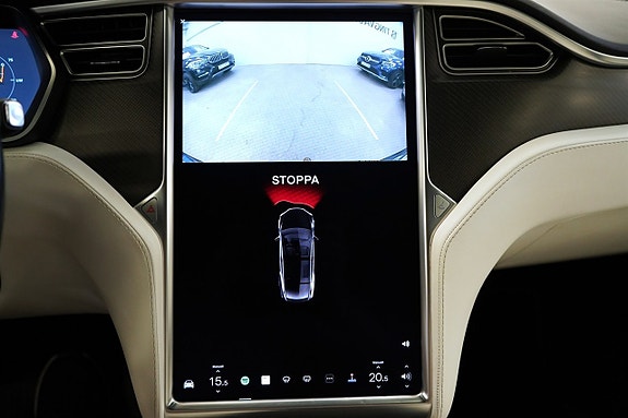 Tesla Model X 24 of 26