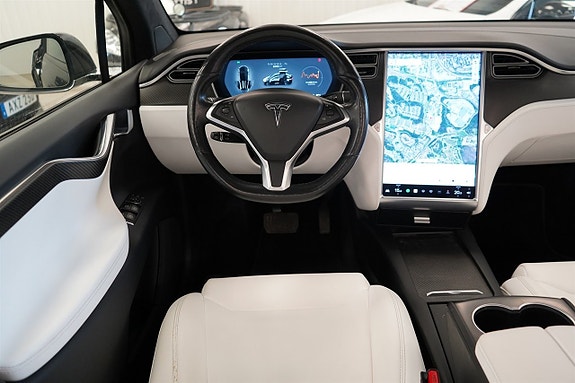 Tesla Model X 16 of 26