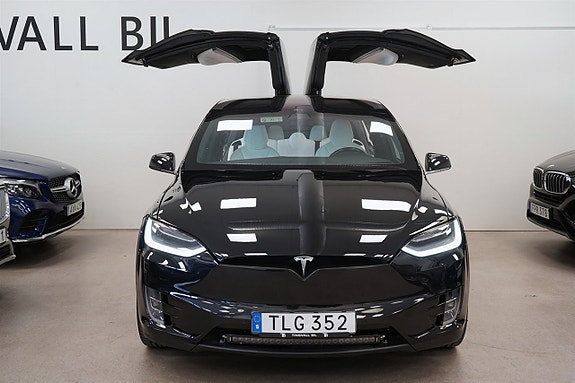 Tesla Model X 8 of 26