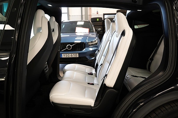 Tesla Model X 12 of 26