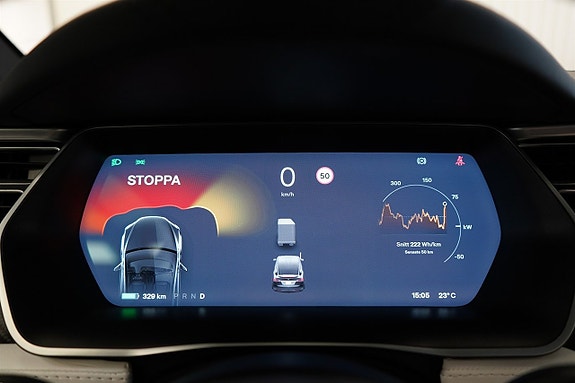 Tesla Model X 18 of 26
