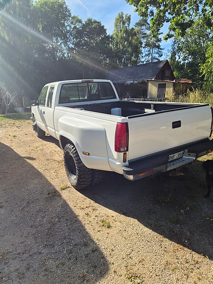 Chevrolet C2500 2 of 3
