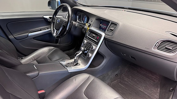 Volvo V60 7 of 16
