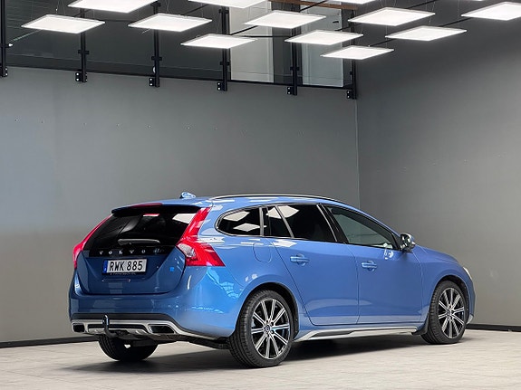 Volvo V60 2 of 16