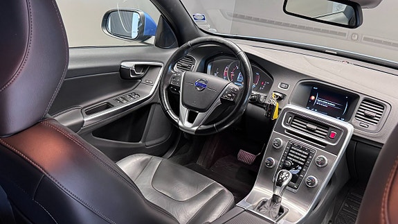 Volvo V60 8 of 16