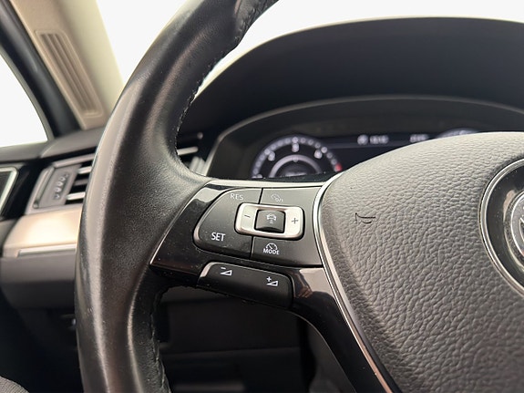 Volkswagen Passat Alltrack 14 of 30