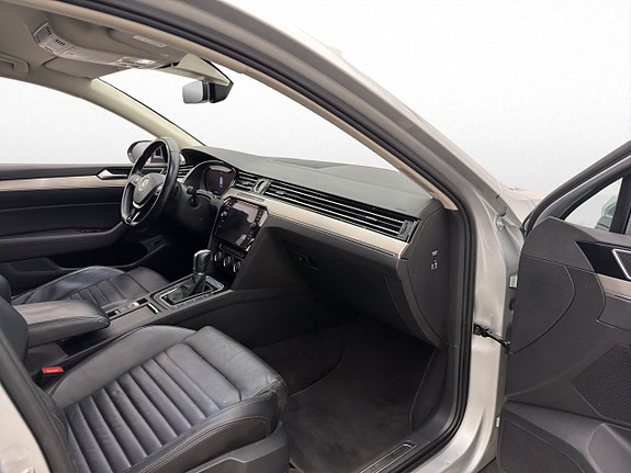 Volkswagen Passat Alltrack 24 of 30